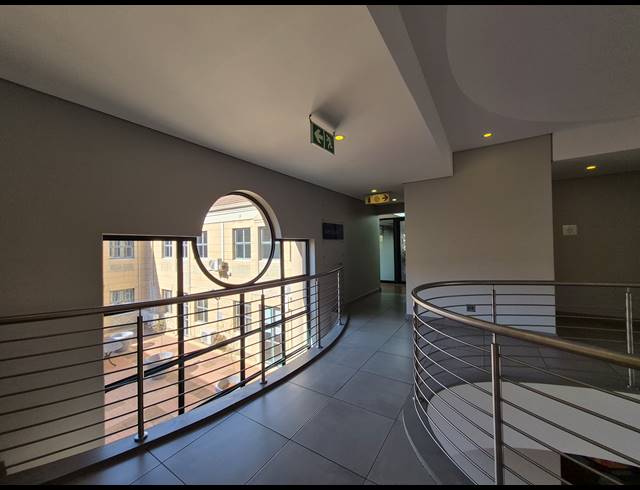 19M² OFFICE TO LET IN DUNKELD WEST